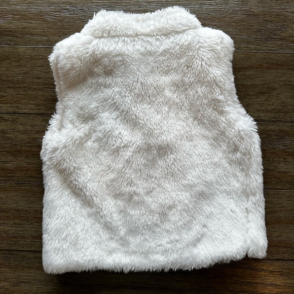 Carter’s tops - Picture 5 of 9